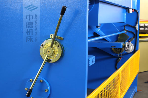 ZDSK-1232剪板機刀片間隙手動調節器，刻度清淅，調節省力又簡便.jpg