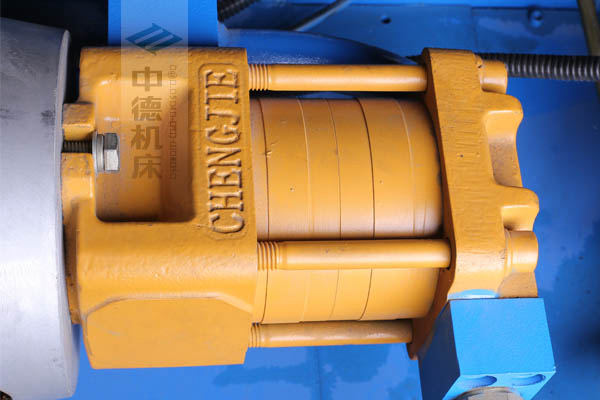 ZDPK-4015采用國內一流品牌電機及油泵，動力強勁，噪音低.jpg