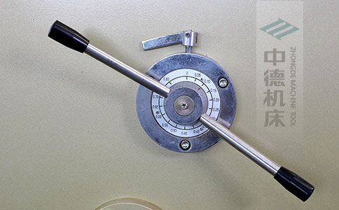 ZDS-1032剪板機刀片間隙手動調節器，刻度清淅，調節省力又簡便.jpg